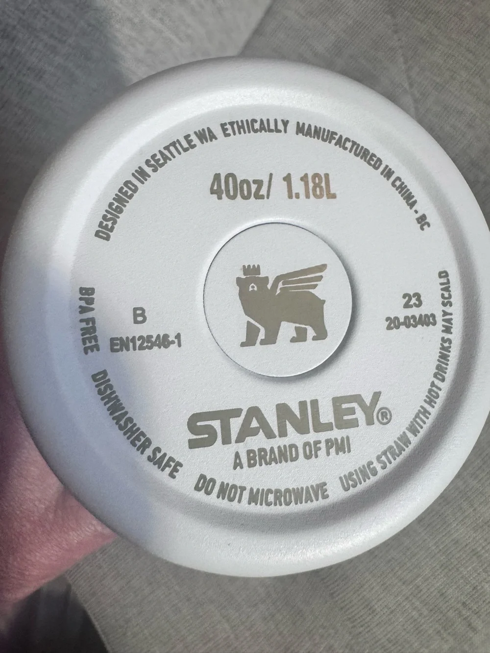 Stanley x Gucci White 40 oz. Flowstate Quencher H2.0 Tumbler Oil Slick Monogram - Picture 7 of 12